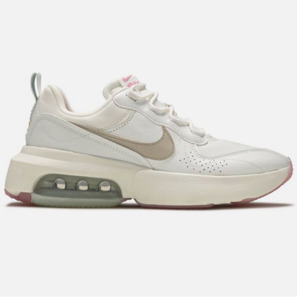 NWT Nike Verona Sneakers